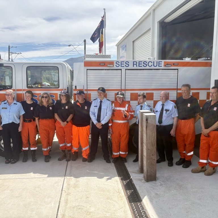 VICSES Dunkeld Unit volunteers mark the opening of the new facility