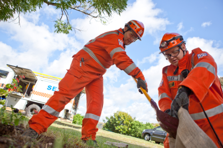 Plan and stay safe thumbnail - volunteer sandbagging